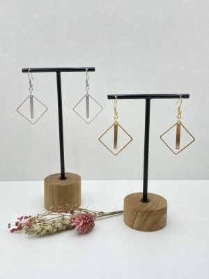Boucle d'oreille ouverte en forme de losange avec barre plate courte